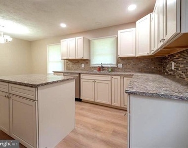 314 Elmwood Drive - Photo Thumbnail 8