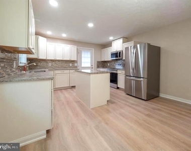 314 Elmwood Drive - Photo Thumbnail 5
