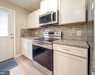 314 Elmwood Drive - Photo Thumbnail 7