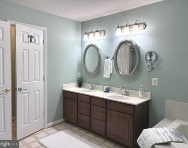 17277 Kettlebrook Landing - Photo Thumbnail 40