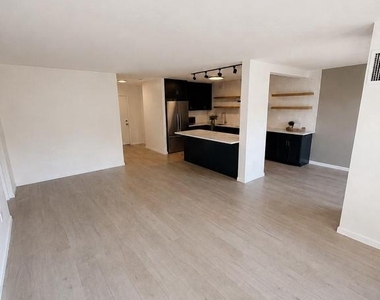 5500 Holmes Run Parkway - Photo Thumbnail 12