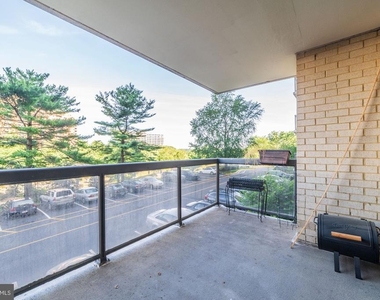 203 Yoakum Parkway - Photo Thumbnail 22