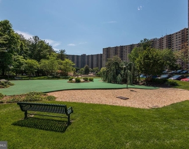 203 Yoakum Parkway - Photo Thumbnail 27