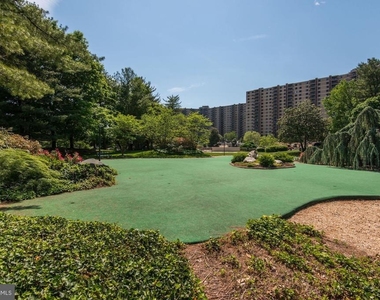 203 Yoakum Parkway - Photo Thumbnail 28