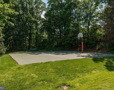 203 Yoakum Parkway - Photo Thumbnail 48