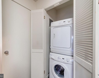 203 Yoakum Parkway - Photo Thumbnail 21