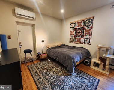 322 S 11th Street - Photo Thumbnail 5