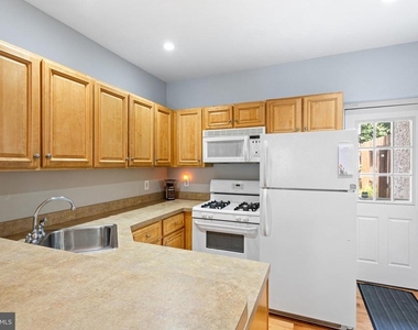 2413 Aspen Street - Photo Thumbnail 4