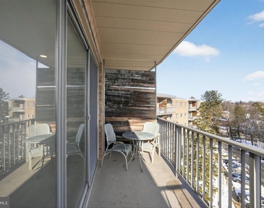 309 Florence Avenue - Photo Thumbnail 8