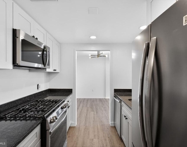 309 Florence Avenue - Photo Thumbnail 3