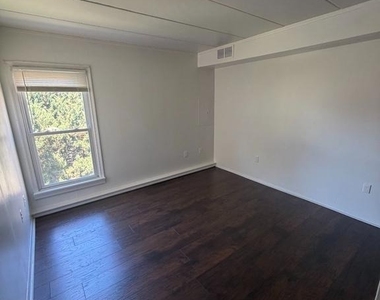 608 Easton Road - Photo Thumbnail 4
