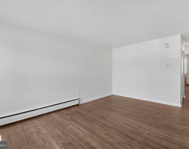 2409 Manor Road - Photo Thumbnail 2