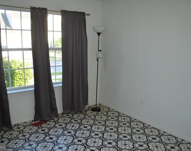 12113 Fallen Timbers Circle - Photo Thumbnail 3
