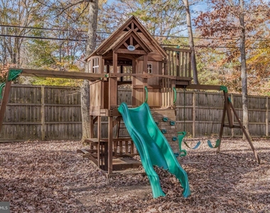 22397 Armstrong Drive - Photo Thumbnail 10