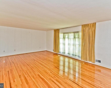 100 Mel Mara Drive - Photo Thumbnail 2
