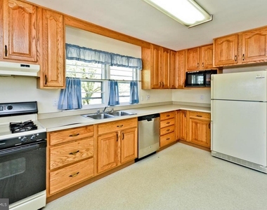 100 Mel Mara Drive - Photo Thumbnail 6