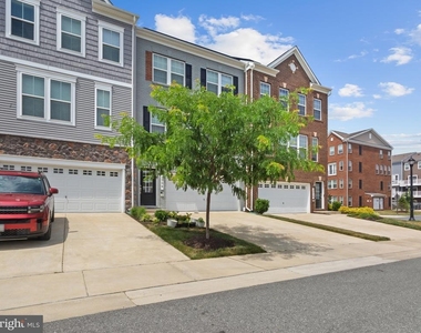 9508 Townfield Place - Photo Thumbnail 2