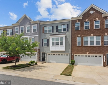 9508 Townfield Place - Photo Thumbnail 1