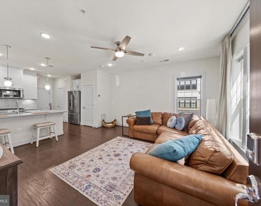 813 Rockwell Avenue - Photo Thumbnail 2