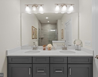 813 Rockwell Avenue - Photo Thumbnail 14