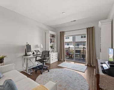 813 Rockwell Avenue - Photo Thumbnail 8