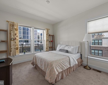 813 Rockwell Avenue - Photo Thumbnail 10