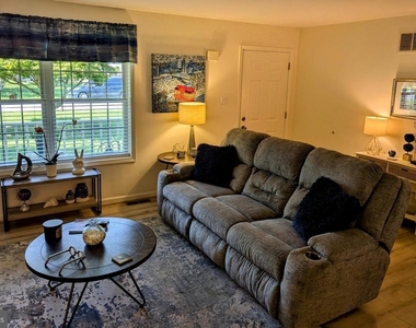 47 Radcliffe Drive - Photo Thumbnail 4