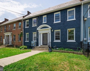 182 36th Street Ne - Photo Thumbnail 2