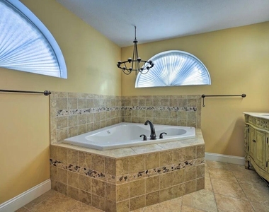803 Court Street - Photo Thumbnail 13