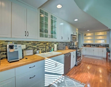 803 Court Street - Photo Thumbnail 4