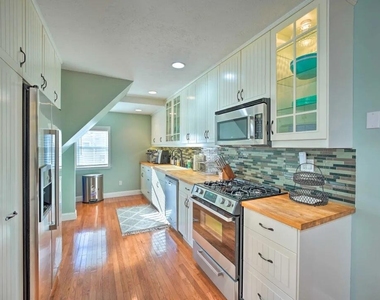 803 Court Street - Photo Thumbnail 5