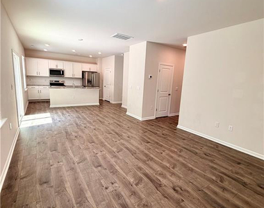 305 Robert Place - Photo Thumbnail 12