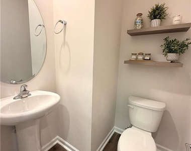 305 Robert Place - Photo Thumbnail 13
