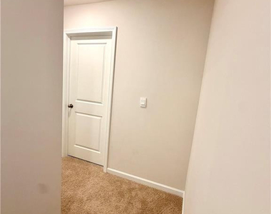 305 Robert Place - Photo Thumbnail 28