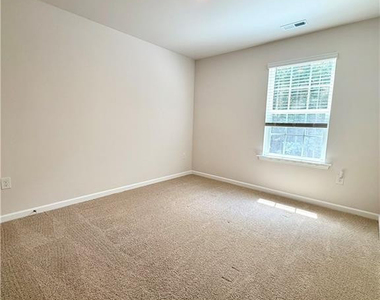 305 Robert Place - Photo Thumbnail 25