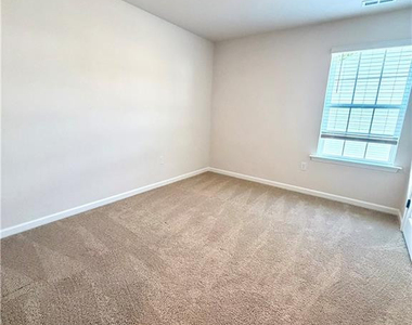 305 Robert Place - Photo Thumbnail 31