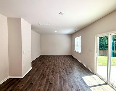 305 Robert Place - Photo Thumbnail 10