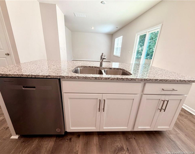 305 Robert Place - Photo Thumbnail 9