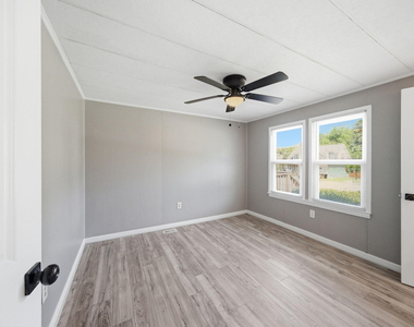 320 E Earp Street - Photo Thumbnail 18