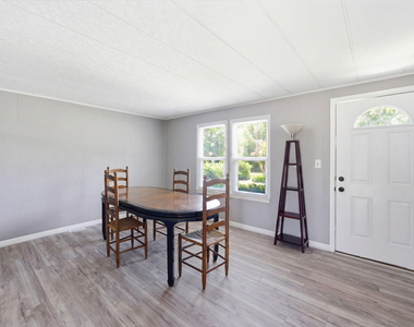 320 E Earp Street - Photo Thumbnail 4