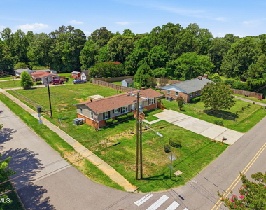 320 E Earp Street - Photo Thumbnail 2