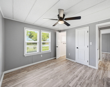 320 E Earp Street - Photo Thumbnail 19
