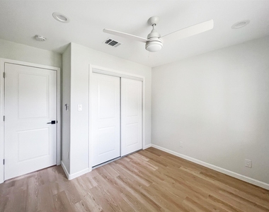 7736 Croftwood Dr - Photo Thumbnail 17