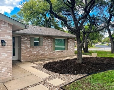 7736 Croftwood Dr - Photo Thumbnail 2