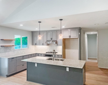 7736 Croftwood Dr - Photo Thumbnail 8