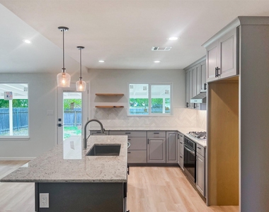 7736 Croftwood Dr - Photo Thumbnail 7