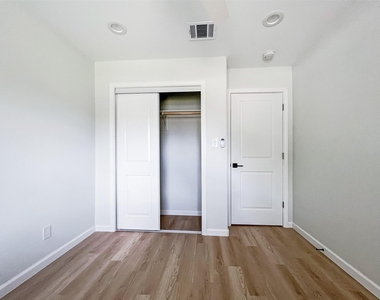 7736 Croftwood Dr - Photo Thumbnail 19