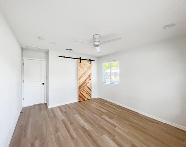 7736 Croftwood Dr - Photo Thumbnail 23