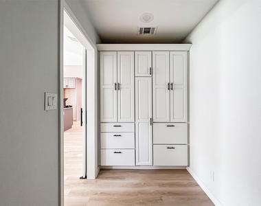 7736 Croftwood Dr - Photo Thumbnail 12