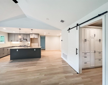 7736 Croftwood Dr - Photo Thumbnail 10